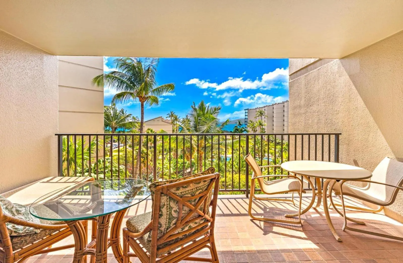 Kbm Resorts Free Car Kaanapali Shores Ks-535 Ocean View Steps To Pool And Beach
